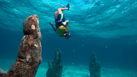 Paseo en Lancha Transparente + Snorkel en Museo y Arrecife